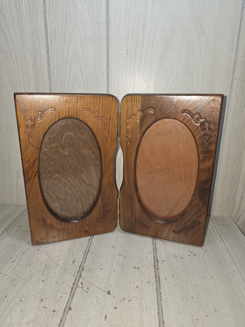 Vintage 70s Carved Wood Dual Bi-Fold Picture Frame Double Oval Window 5x7